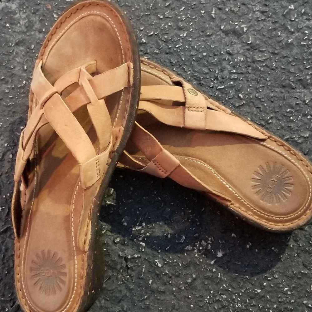 UGG sandals sz 7